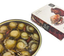 Load image into Gallery viewer, Open tin of Ar de Arte small natural scallops with garlic and chili.  Spain.