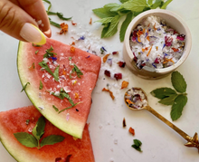 Load image into Gallery viewer, Flouwer Co Classic Floral Garnishing Sea Salt