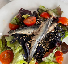 Load image into Gallery viewer, Salad with Olasagasti Basque Anchovies with garlic and cayenne pepper, Spain.