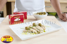 Load image into Gallery viewer, Ortiz Tuna Belly in Olive Oil "Ventresca" on platter