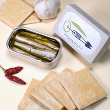 Load image into Gallery viewer, Jose Gourmet Garfish in Extra Virgin Olive Oil and Crackers
