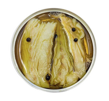 Load image into Gallery viewer, Ar de Art open tin of Wild Codfish in extra virgin olive oil, garlic, and black peppercorns. Galicia, Spain.
