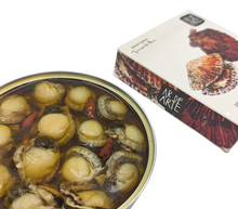 Load image into Gallery viewer, Open tin of Ar de Arte small natural scallops with garlic and chili.  Spain.
